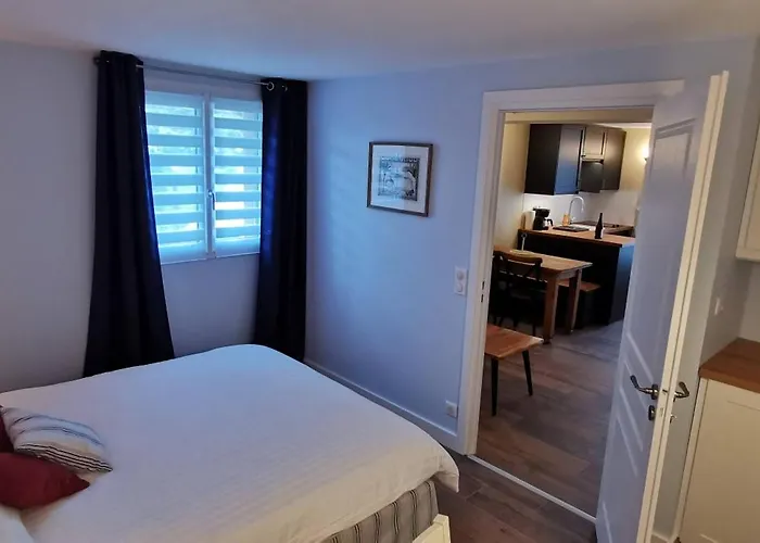 A Mi-chemin דירה *