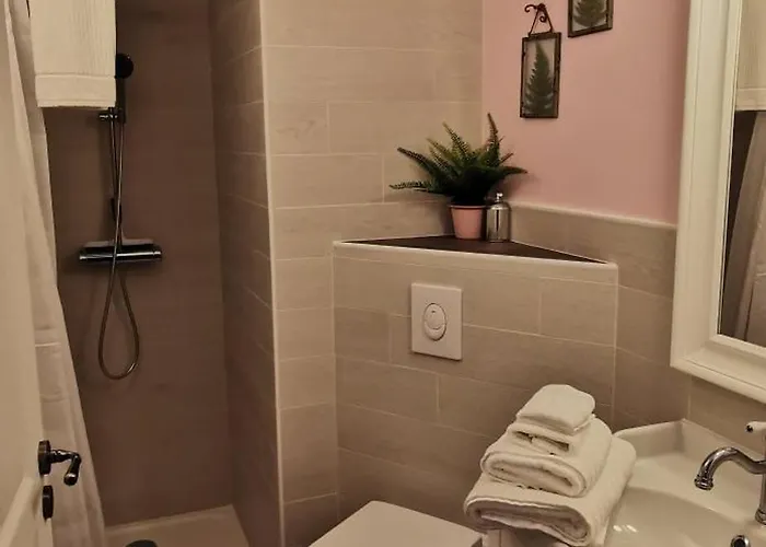 A Mi-chemin דירה